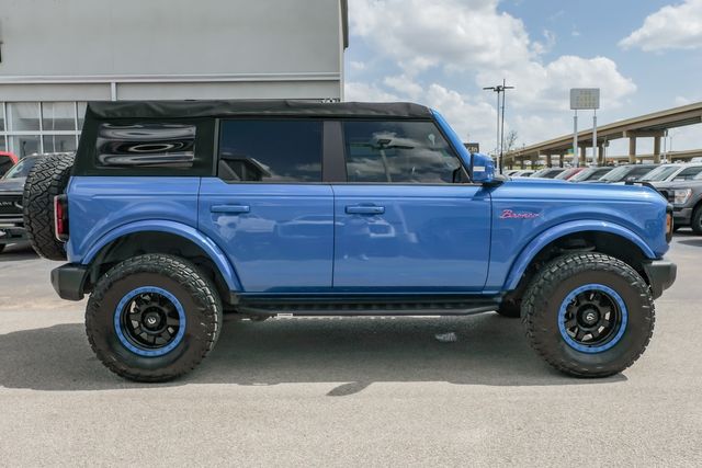 2022 Ford Bronco Outer Banks 4X4 / VELOCITY BLUE / BIG SCREEN | Austin, TX | Rocky Mountain Truck Stop Austin 2022 Ford Bronco Outer Banks 4X4 / VELOCITY BLUE / BIG SCREEN | Austin, TX | Rocky Mountain Truck Stop Austin