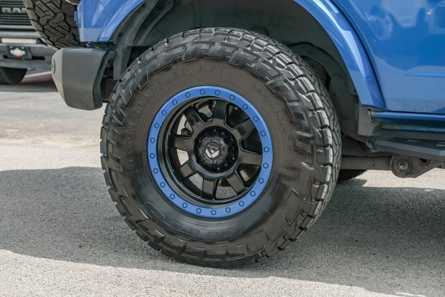 2022 Ford Bronco Outer Banks 4X4 / VELOCITY BLUE / BIG SCREEN | Austin, TX | Rocky Mountain Truck Stop Austin 2022 Ford Bronco Outer Banks 4X4 / VELOCITY BLUE / BIG SCREEN | Austin, TX | Rocky Mountain Truck Stop Austin