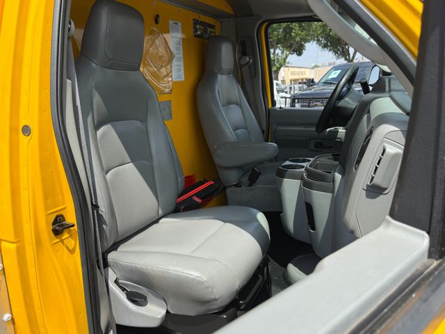 2022 Ford  E-350 CUTAWAY DUALLY AUTO 123K 176 WB 7.3L V8