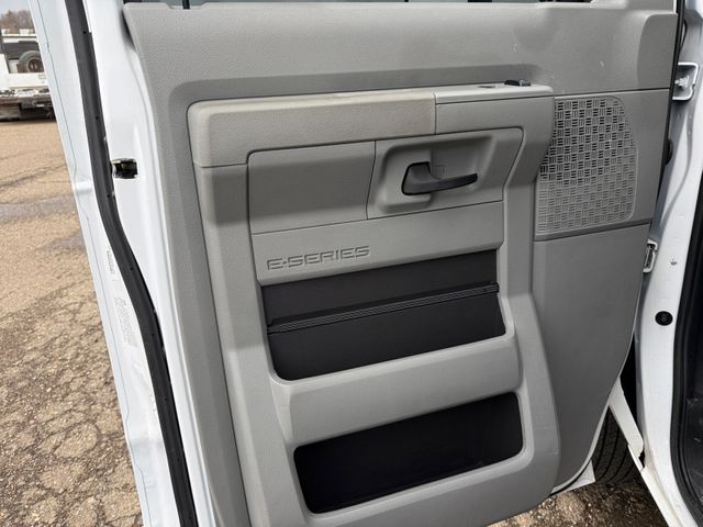 2022 Ford ECONOLINE E350 14FT Box 7.3L V8 | Canton, Ohio | Ohio Auto Warehouse LLC 2022 Ford ECONOLINE E350 14FT Box 7.3L V8 | Canton, Ohio | Ohio Auto Warehouse LLC