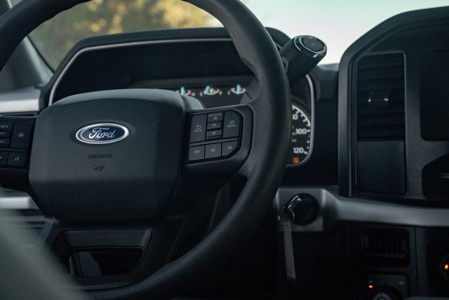 2022 Ford F-150 XL CREW CAB FX4 / CLEAN CARFAX / 5.0L V-8 | Austin, TX | Rocky Mountain Truck Stop Austin 2022 Ford F-150 XL CREW CAB FX4 / CLEAN CARFAX / 5.0L V-8 | Austin, TX | Rocky Mountain Truck Stop Austin