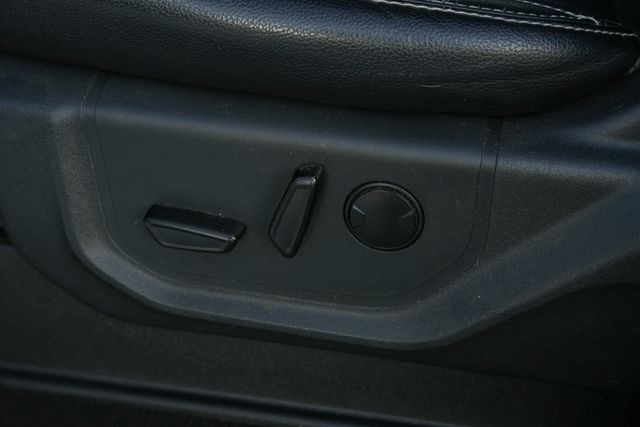 2022 Ford F-250 Super Duty Lariat TREMOR 4X4 / BIG SCREEN / LOADED / 1-OWNER | Austin, TX | Rocky Mountain Truck Stop Austin