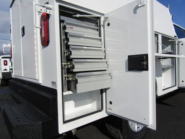 2022 Ford F350 Crew Cab 4x4 with New 8' Knapheide Enclosed Utility Bed