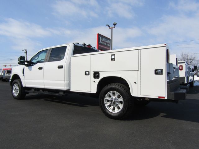 2022 Ford F350 Crew Cab 4x4 with New 8' knapheide Utility Bed