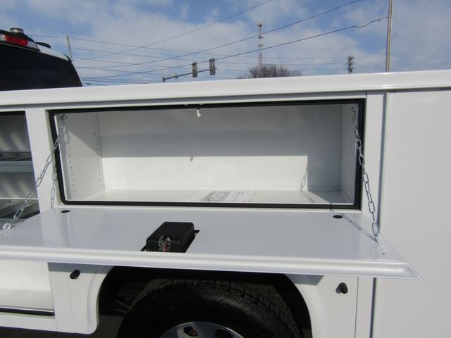 2022 Ford F350 Crew Cab 4x4 with New 8' knapheide Utility Bed