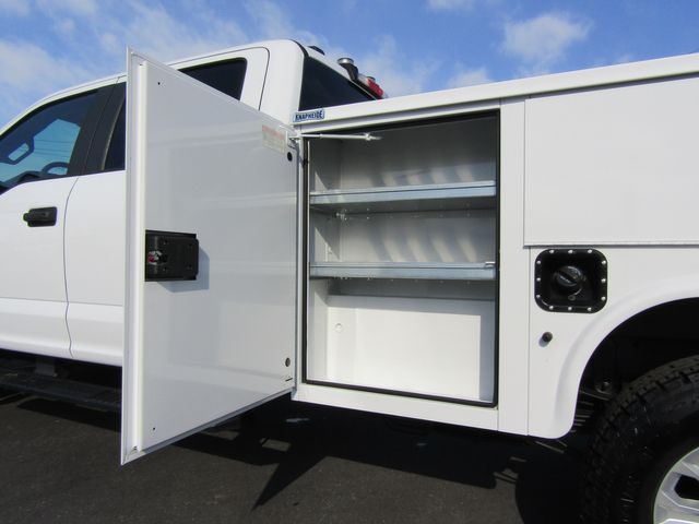 2022 Ford F350 Crew Cab 4x4 with New 8' knapheide Utility Bed