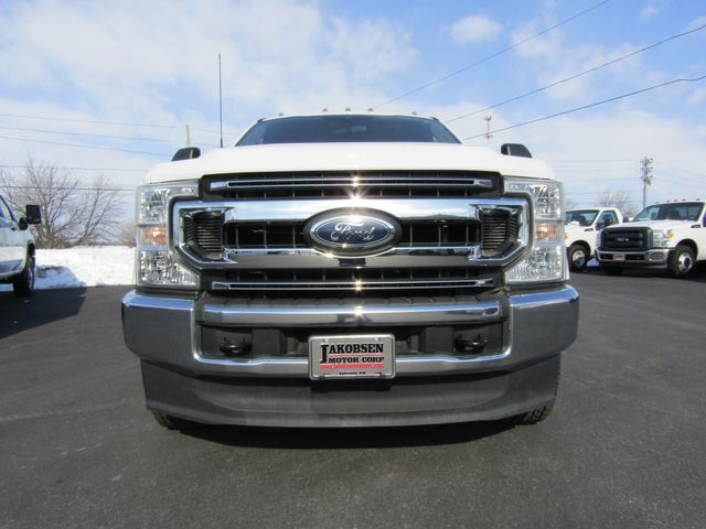 2022 Ford F350 Crew Cab 4x4 with New 8' knapheide Utility Bed