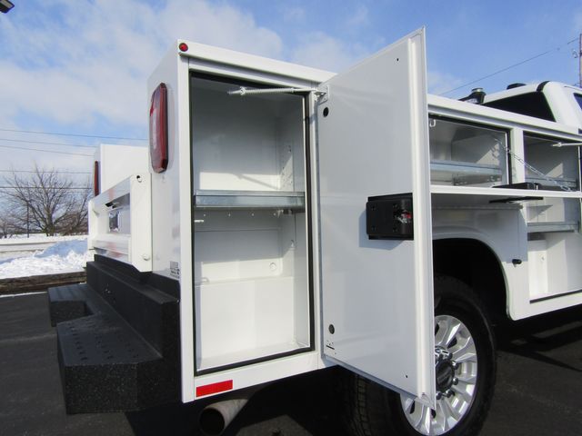 2022 Ford F350 Crew Cab 4x4 with New 8' knapheide Utility Bed