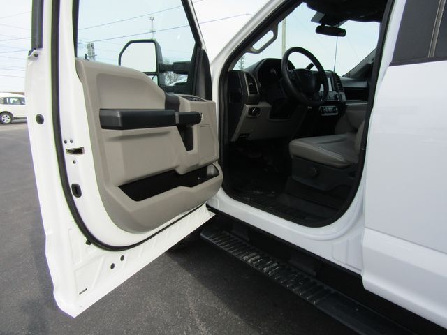 2022 Ford F350 Crew Cab 4x4 with New 8' knapheide Utility Bed