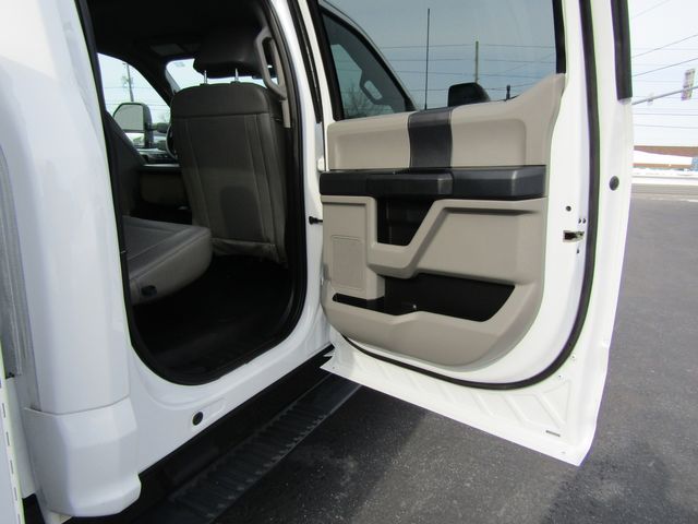 2022 Ford F350 Crew Cab 4x4 with New 8' knapheide Utility Bed