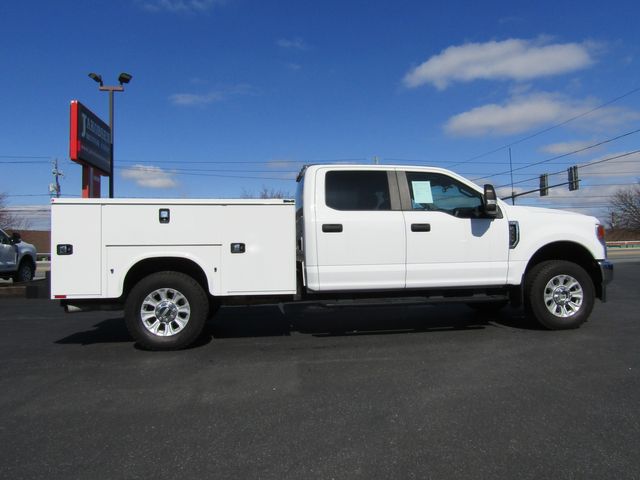 2022 Ford F350 Crew Cab 4x4 with New 8' knapheide Utility Bed