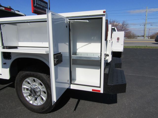 2022 Ford F350 Crew Cab 4x4 with New 8' knapheide Utility Bed