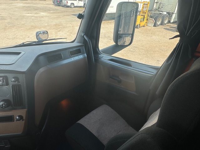 2022 Freightliner CASCADIA 126-APU