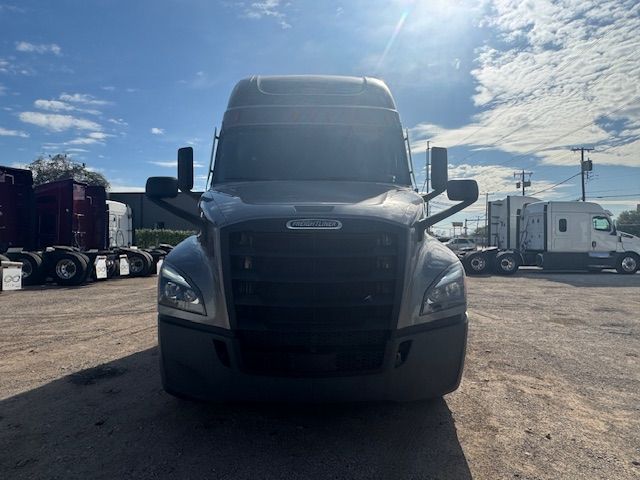 2022 Freightliner CASCADIA 126-APU