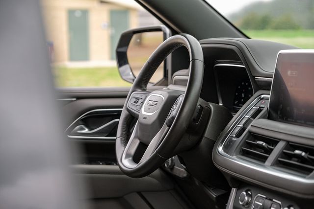 2022 GMC Yukon XL SLT Diesel Lane Keep Assist Heated/Cooled Seats XM 2022 GMC Yukon XL SLT Diesel Lane Keep Assist Heated/Cooled Seats XM