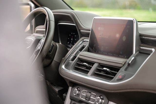 2022 GMC Yukon XL SLT Diesel Lane Keep Assist Heated/Cooled Seats XM 2022 GMC Yukon XL SLT Diesel Lane Keep Assist Heated/Cooled Seats XM