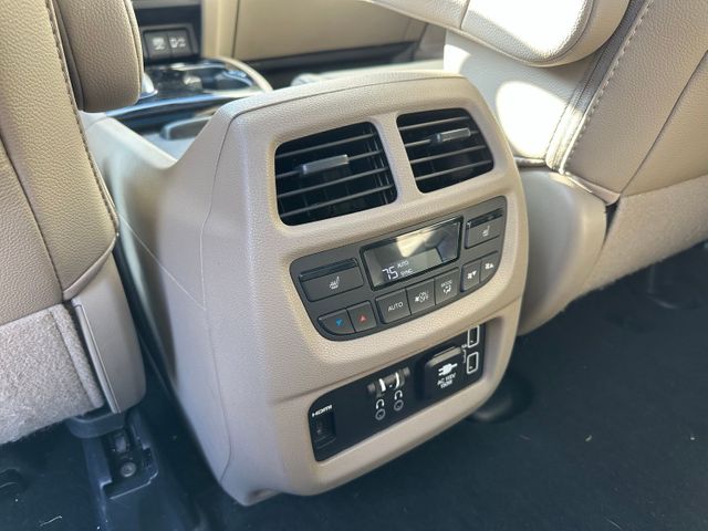 2022 Honda Pilot Elite AWD Heated / Ventilated Seating | Irving, Texas | Hopper Motorplex 2022 Honda Pilot Elite AWD Heated / Ventilated Seating | Irving, Texas | Hopper Motorplex