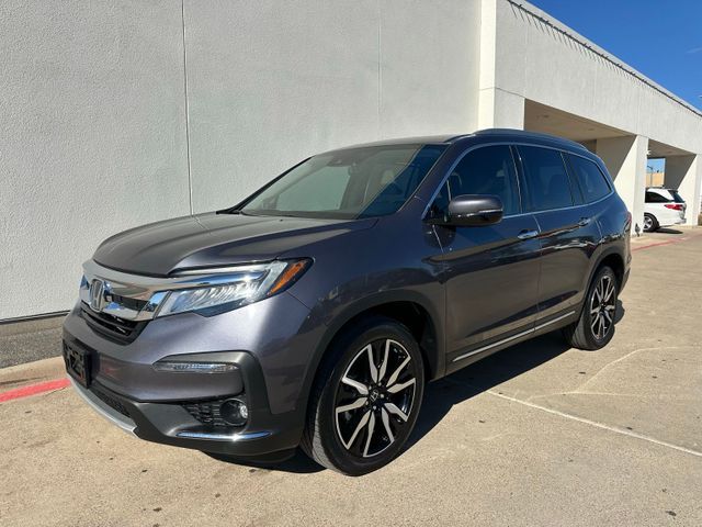 2022 Honda Pilot Touring w/Rear Captain's Chairs