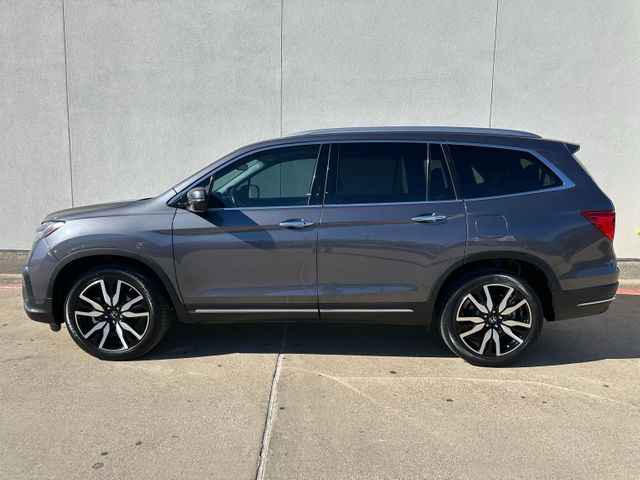 2022 Honda Pilot Touring w/Rear Captain's Chairs