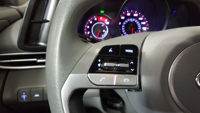 2022 Hyundai ELANTRA SEL | Carrollton, TX | Legend Motorcars of Carrollton 2022 Hyundai ELANTRA SEL | Carrollton, TX | Legend Motorcars of Carrollton