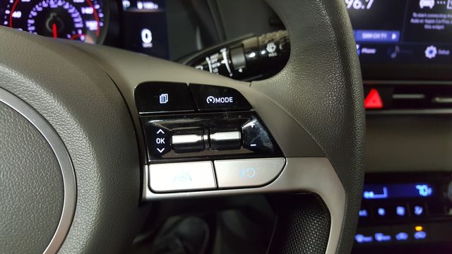 2022 Hyundai ELANTRA SEL | Carrollton, TX | Legend Motorcars of Carrollton