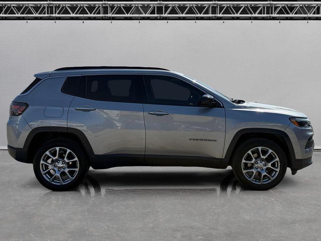 2022 Jeep Compass Latitude Lux | Arlington Heights, IL | Gmotorcars