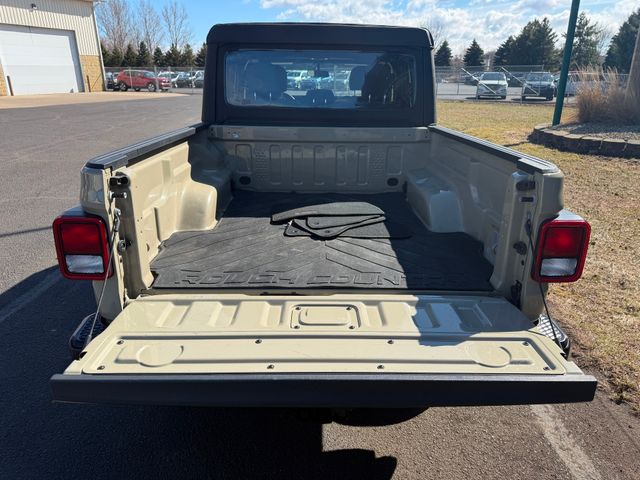 2022 Jeep Gladiator Sport