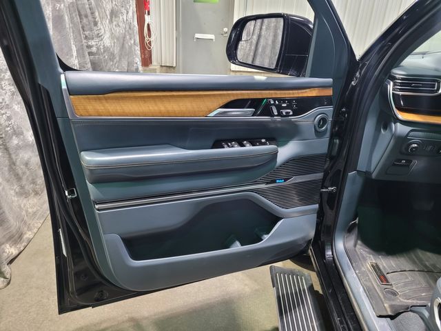 2022 Jeep Grand Wagoneer Series II 6.4L - Warranty -Financing- Transparent | Dickinson, ND | Autorama Auto Sales and Rentals