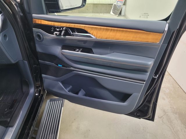 2022 Jeep Grand Wagoneer Series II 6.4L - Warranty -Financing- Transparent | Dickinson, ND | Autorama Auto Sales and Rentals