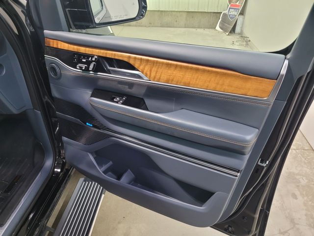 2022 Jeep Grand Wagoneer Series II 6.4L - Warranty -Financing- Transparent | Dickinson, ND | Autorama Auto Sales and Rentals