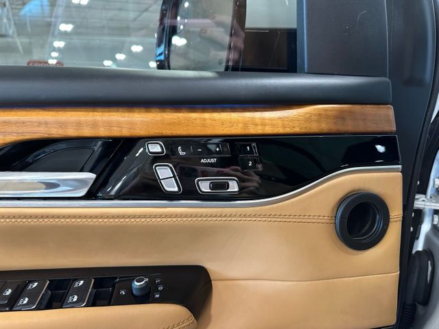 2022 Jeep Grand Wagoneer Series III 4x4 HEMI Rear Entertainment Passenge... | Irving, Texas | Hopper Motorplex 2022 Jeep Grand Wagoneer Series III 4x4 HEMI Rear Entertainment Passenge... | Irving, Texas | Hopper Motorplex