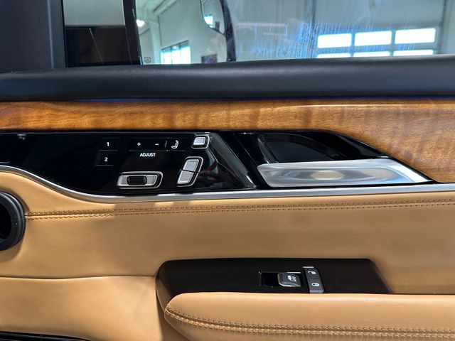 2022 Jeep Grand Wagoneer Series III 4x4 HEMI Rear Entertainment Passenge... | Irving, Texas | Hopper Motorplex 2022 Jeep Grand Wagoneer Series III 4x4 HEMI Rear Entertainment Passenge... | Irving, Texas | Hopper Motorplex