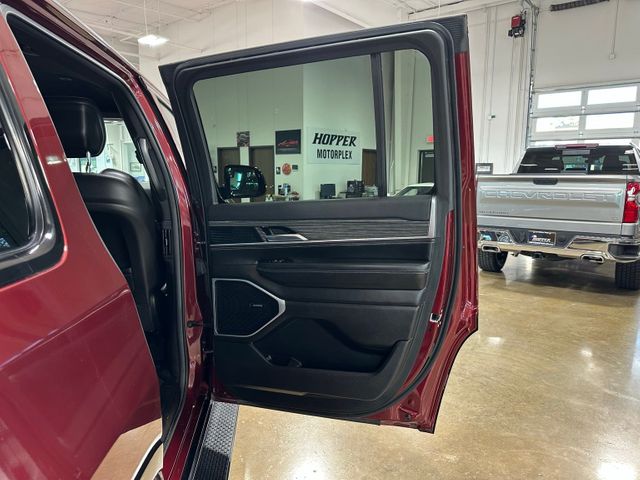 2022 Jeep Wagoneer Series III 5.7 HEMI V8 20" Wheels Tow Pkg | Irving, Texas | Hopper Motorplex 2022 Jeep Wagoneer Series III 5.7 HEMI V8 20" Wheels Tow Pkg | Irving, Texas | Hopper Motorplex