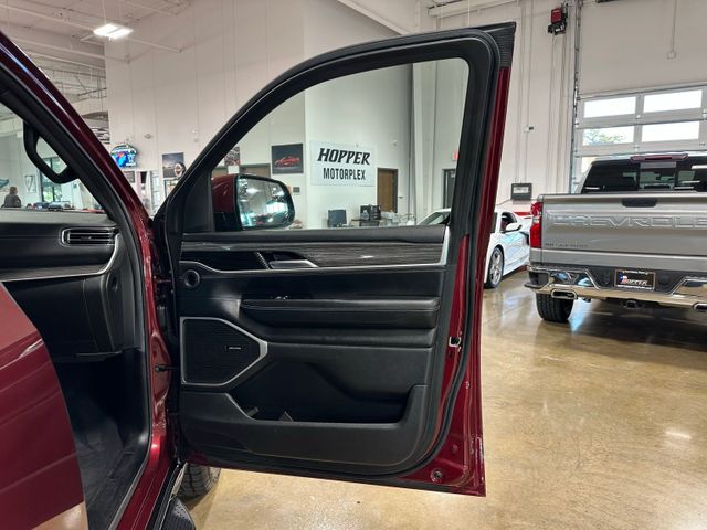 2022 Jeep Wagoneer Series III 5.7 HEMI V8 20" Wheels Tow Pkg | Irving, Texas | Hopper Motorplex 2022 Jeep Wagoneer Series III 5.7 HEMI V8 20" Wheels Tow Pkg | Irving, Texas | Hopper Motorplex