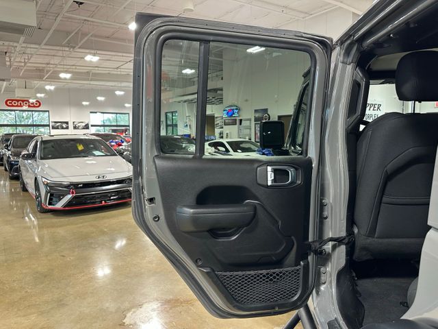 2022 Jeep Wrangler Unlimited High Tide Factory Lift | Irving, Texas | Hopper Motorplex 2022 Jeep Wrangler Unlimited High Tide Factory Lift | Irving, Texas | Hopper Motorplex