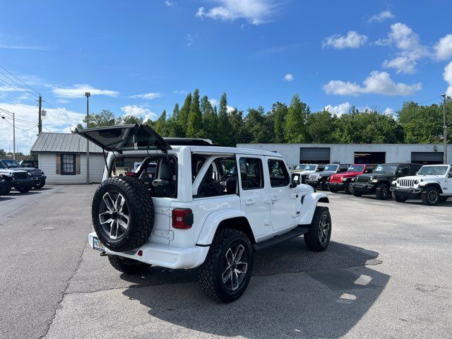2022 Jeep Wrangler Unlimited High Altitude - Power-Top