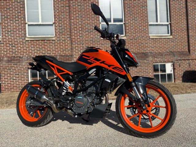 2022 KTM Duke