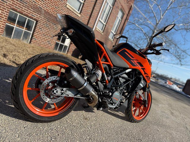 2022 KTM Duke