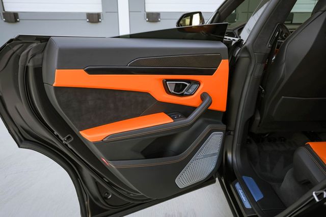 2022 Lamborghini Urus Base | Mesquite, TX | Texas Autos Direct
