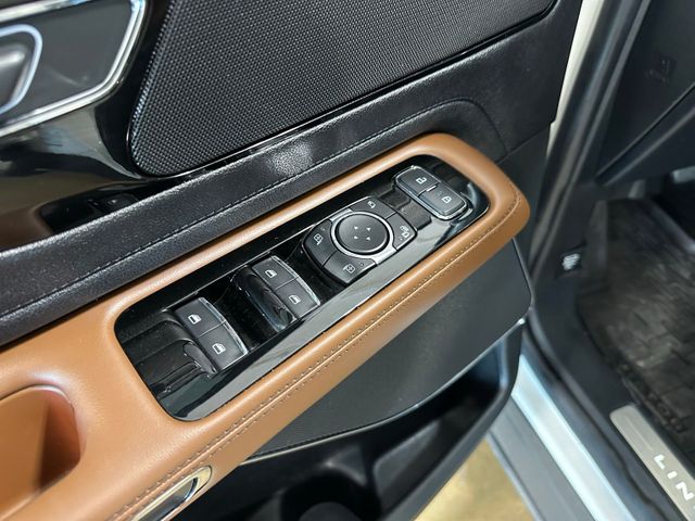 2022 Lincoln Aviator Reserve Twin Panel Panoramic Roof | Irving, Texas | Hopper Motorplex