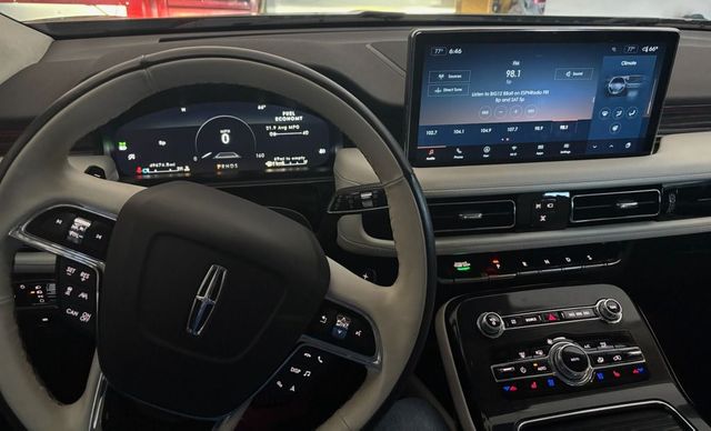 2022 Lincoln Nautilus Black Label