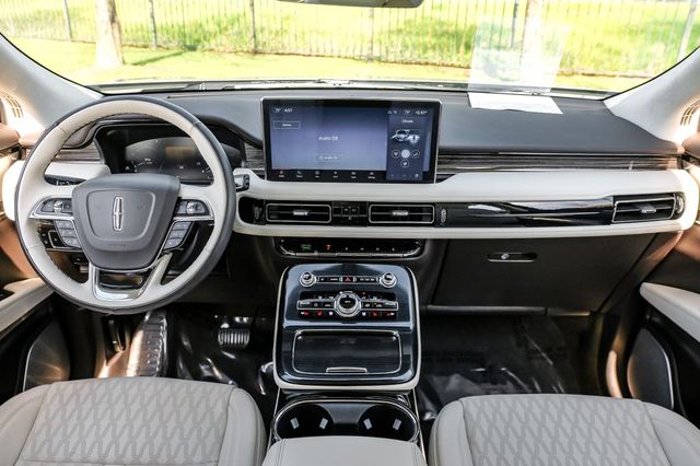 2022 Lincoln Nautilus Black Label