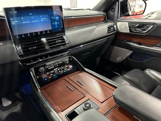 2022 Lincoln Navigator RESERVE 201 GROUP, PANO SUNROOF, 1-Owner, 69k | Dallas, Texas | Corvette Warehouse 2022 Lincoln Navigator RESERVE 201 GROUP, PANO SUNROOF, 1-Owner, 69k | Dallas, Texas | Corvette Warehouse
