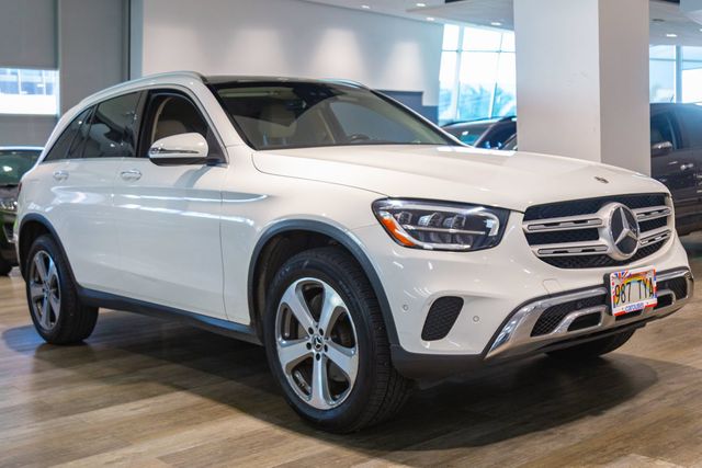 2022 Mercedes-Benz GLC 300 Panorama Sunroof at Autosource, photo 2
