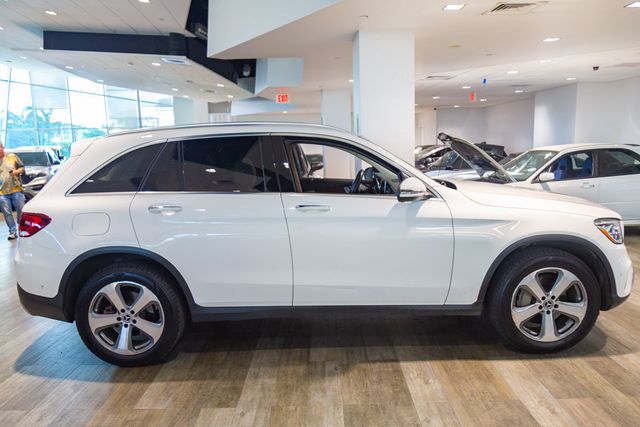 2022 Mercedes-Benz GLC 300 Panorama Sunroof at Autosource, photo 4