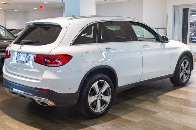 2022 Mercedes-Benz GLC 300 Panorama Sunroof at Autosource, photo 5