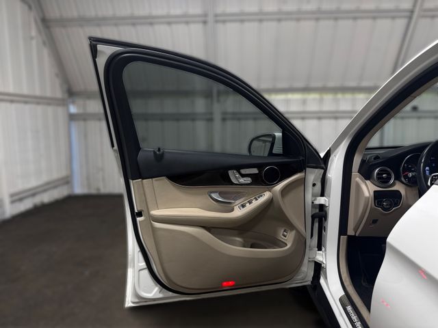 2022 Mercedes-Benz GLC 300 | Houston, TX | Texas Star Motors 2022 Mercedes-Benz GLC 300 | Houston, TX | Texas Star Motors