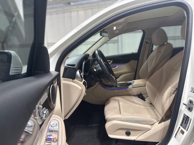 2022 Mercedes-Benz GLC 300 | Houston, TX | Texas Star Motors 2022 Mercedes-Benz GLC 300 | Houston, TX | Texas Star Motors