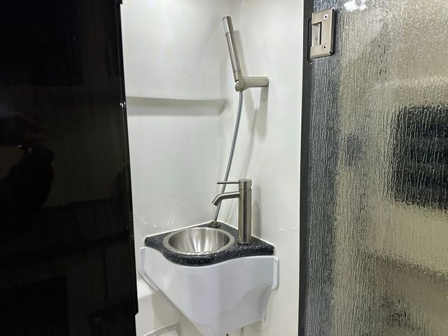 2022 Mercedes-Benz Sprinter 3500 Cargo 170 WB High Roof Ultimate Toys Ultra Luxe RV | Irving, Texas | Hopper Motorplex