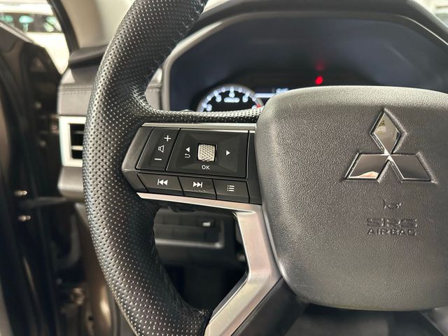 2022 Mitsubishi Outlander SEL | Irving, Texas | Hopper Motorplex 2022 Mitsubishi Outlander SEL | Irving, Texas | Hopper Motorplex